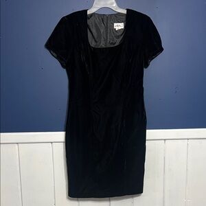 J.B.S. Vintage Elegant Velvet like black dress sz L great for holiday parties